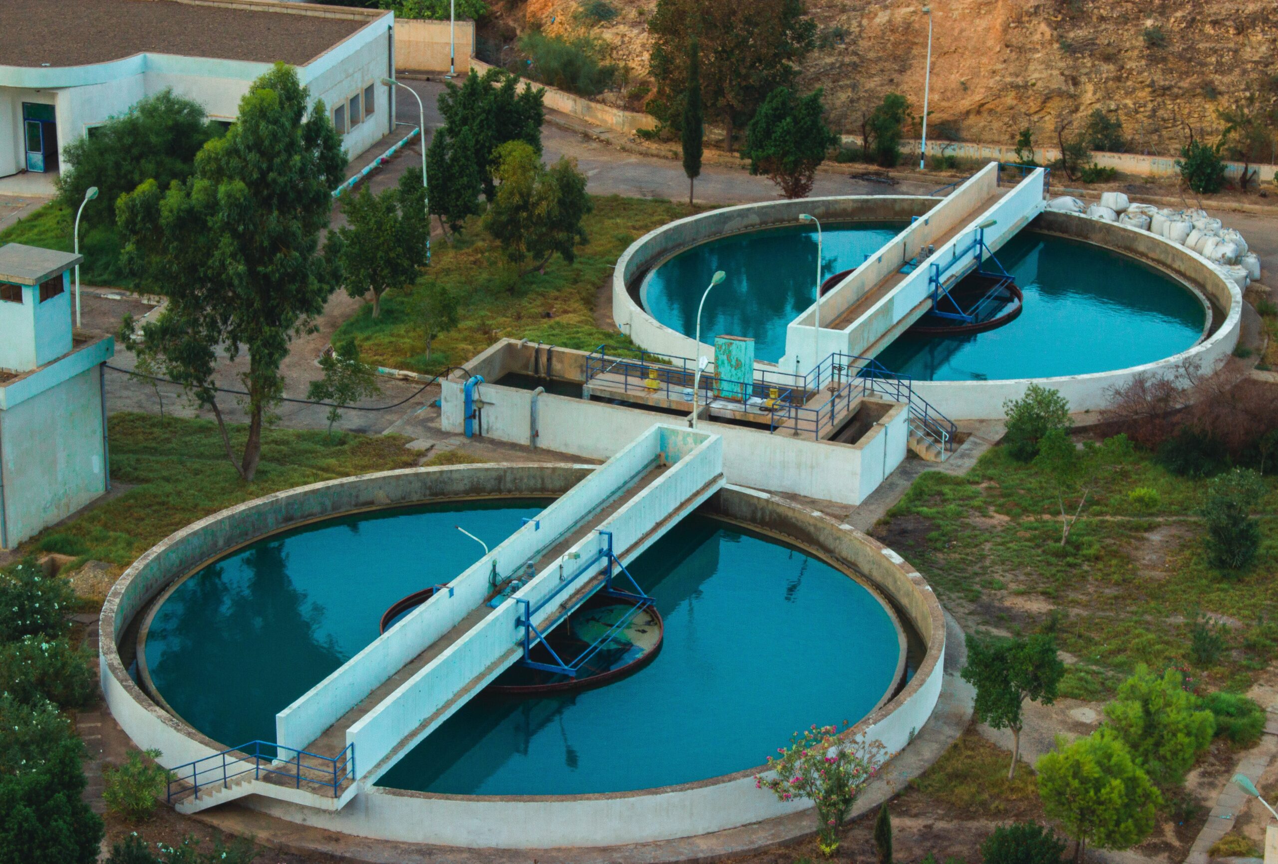 traitement de l'eau au maroc est un levier majeur du développement économique durable au Maroc. Le traitement des eaux usées et le traitement des eaux potables sont cruciaux mais GMT Maroc vous offre des solutions industrielles et urbaines innovantes en gestion de l'eau 